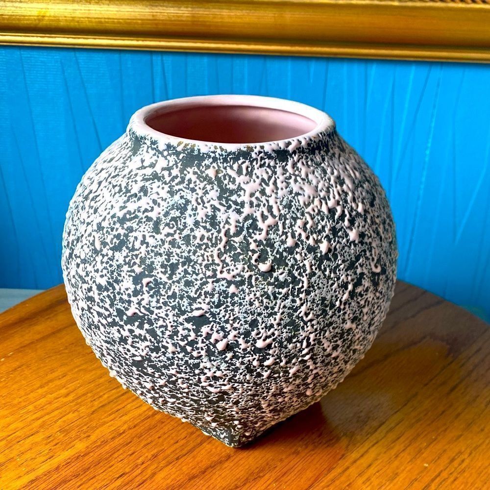 Vintage Shawnee Kenwood Pottery 2100 USA Pink Splatter Lava Glaze / Black Vase